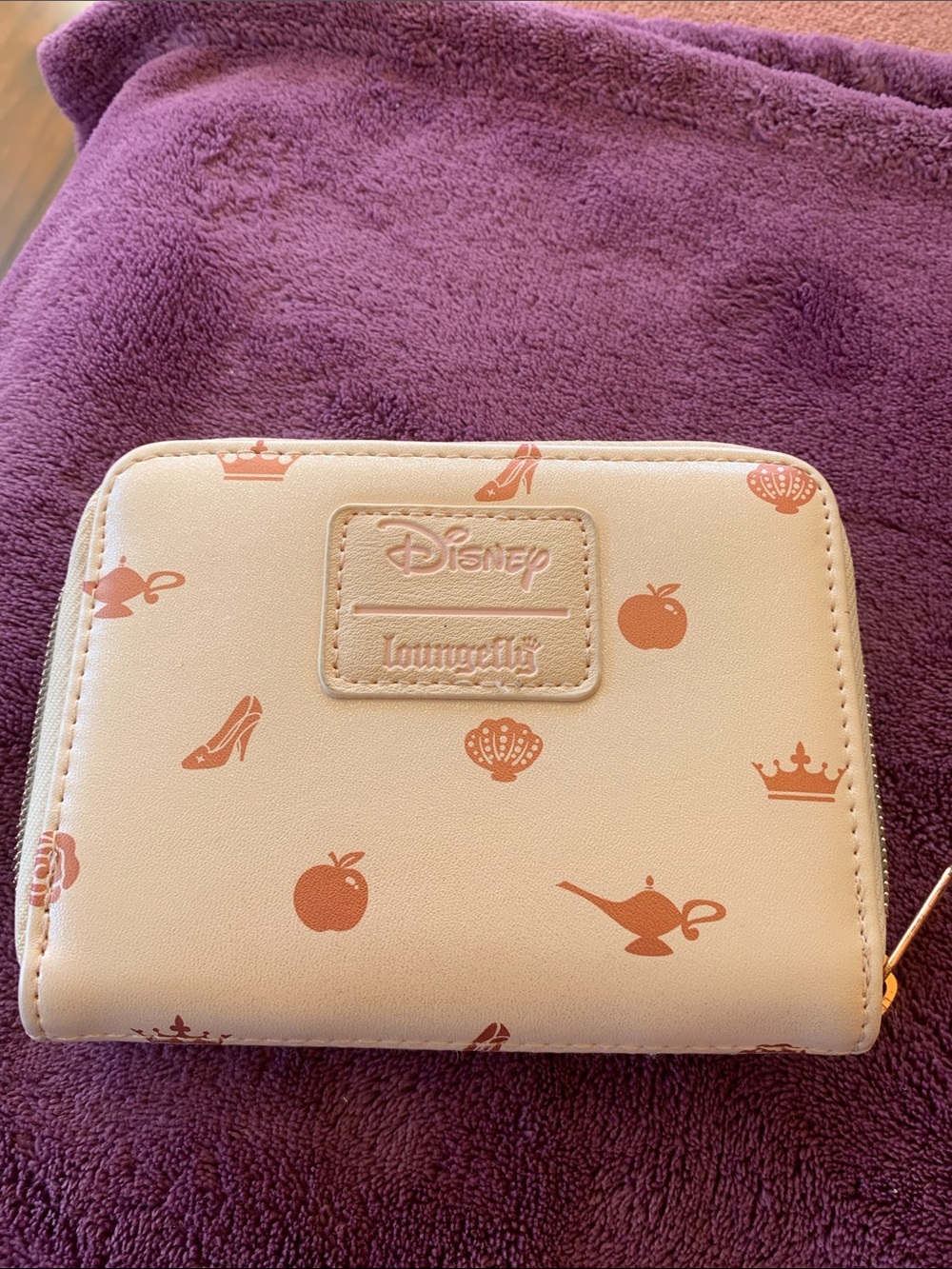 Disney loungefly  Cream Women's Zip Wallet (FREE SHIPPING) - Picture 2 of 3